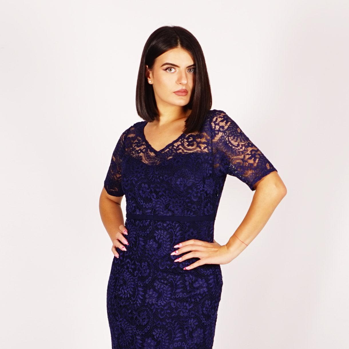 Официална дълга дантелена тъмно синя дамска рокля с къс ръкав 20722