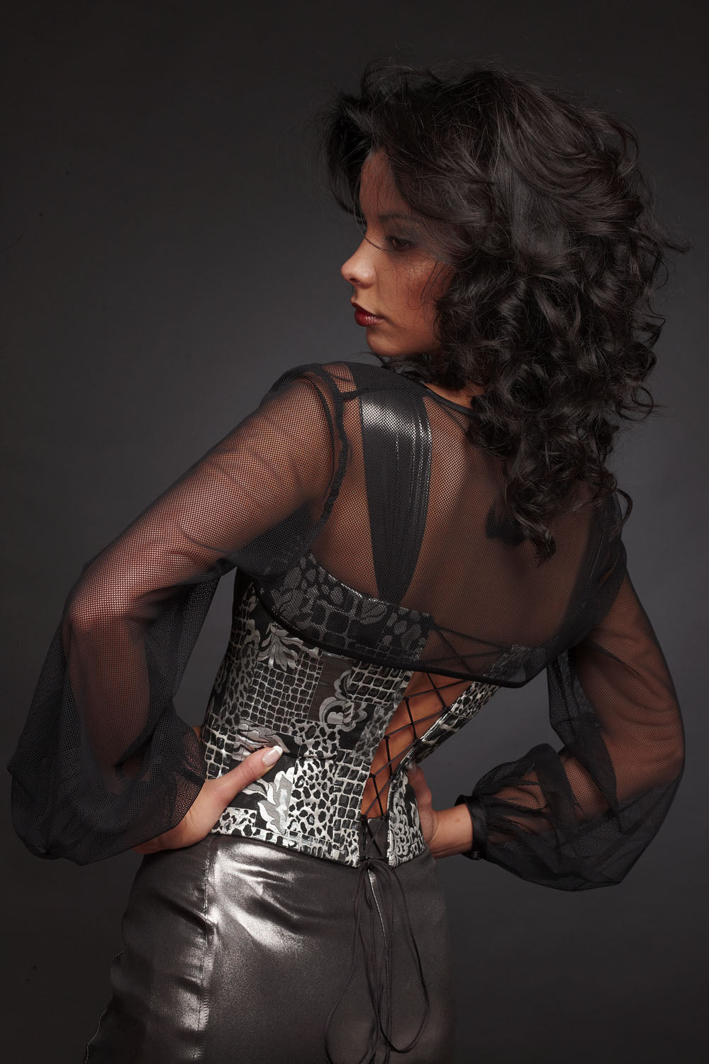 Сет бутиков дамски от дълга пола с цепка и корсет в сребристо и черно 50040-40082